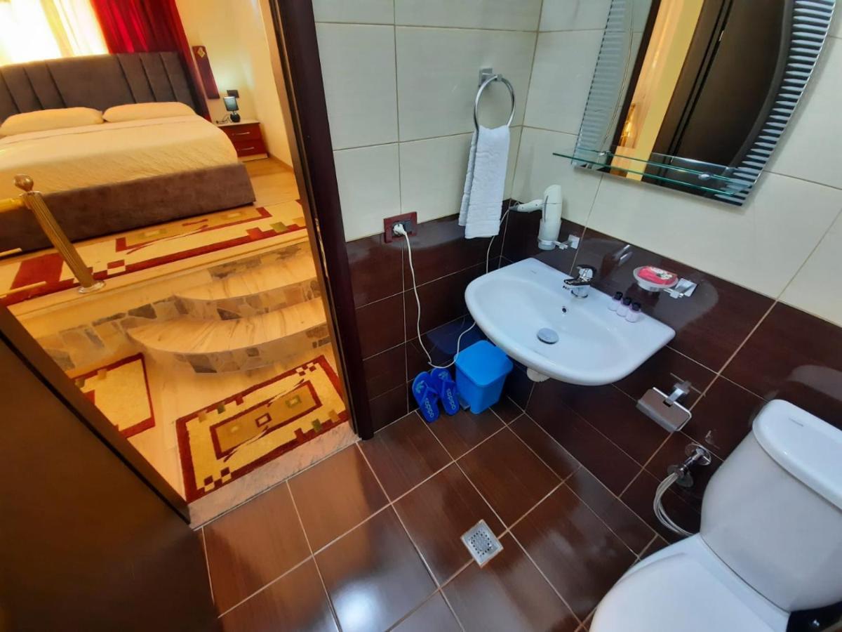 Villa 53 Tirana Buitenkant foto