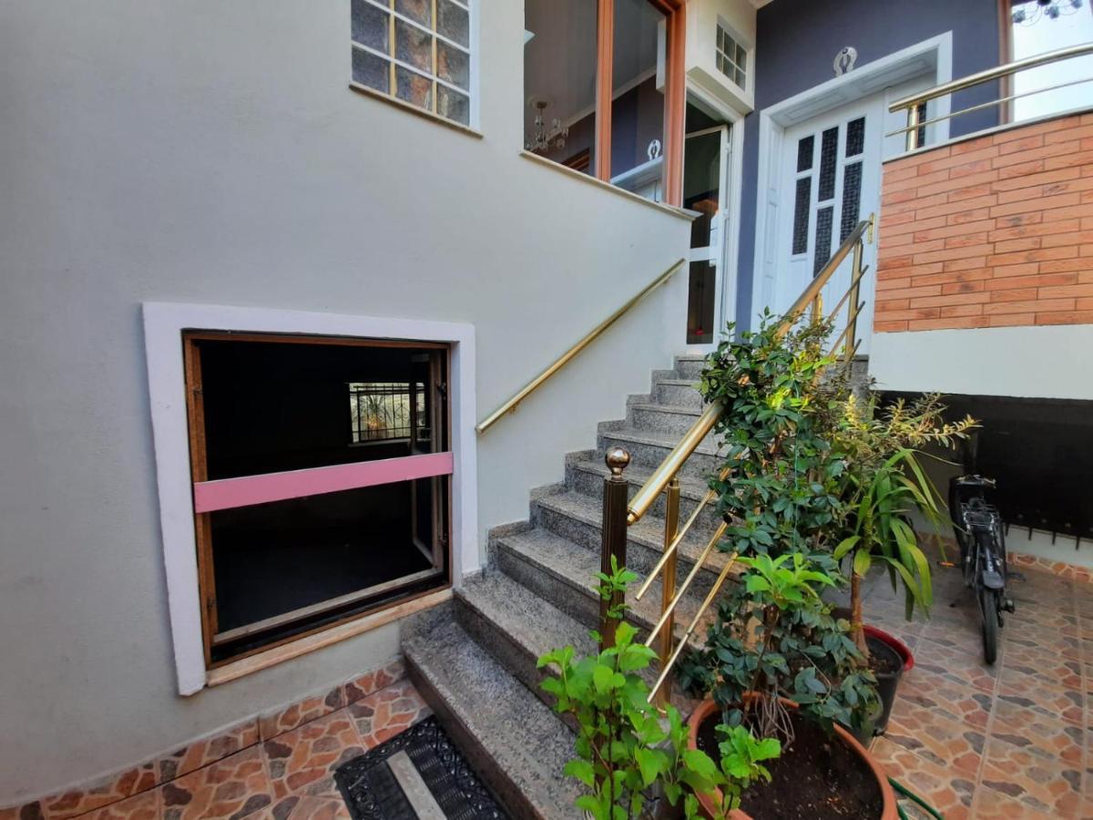 Villa 53 Tirana Buitenkant foto