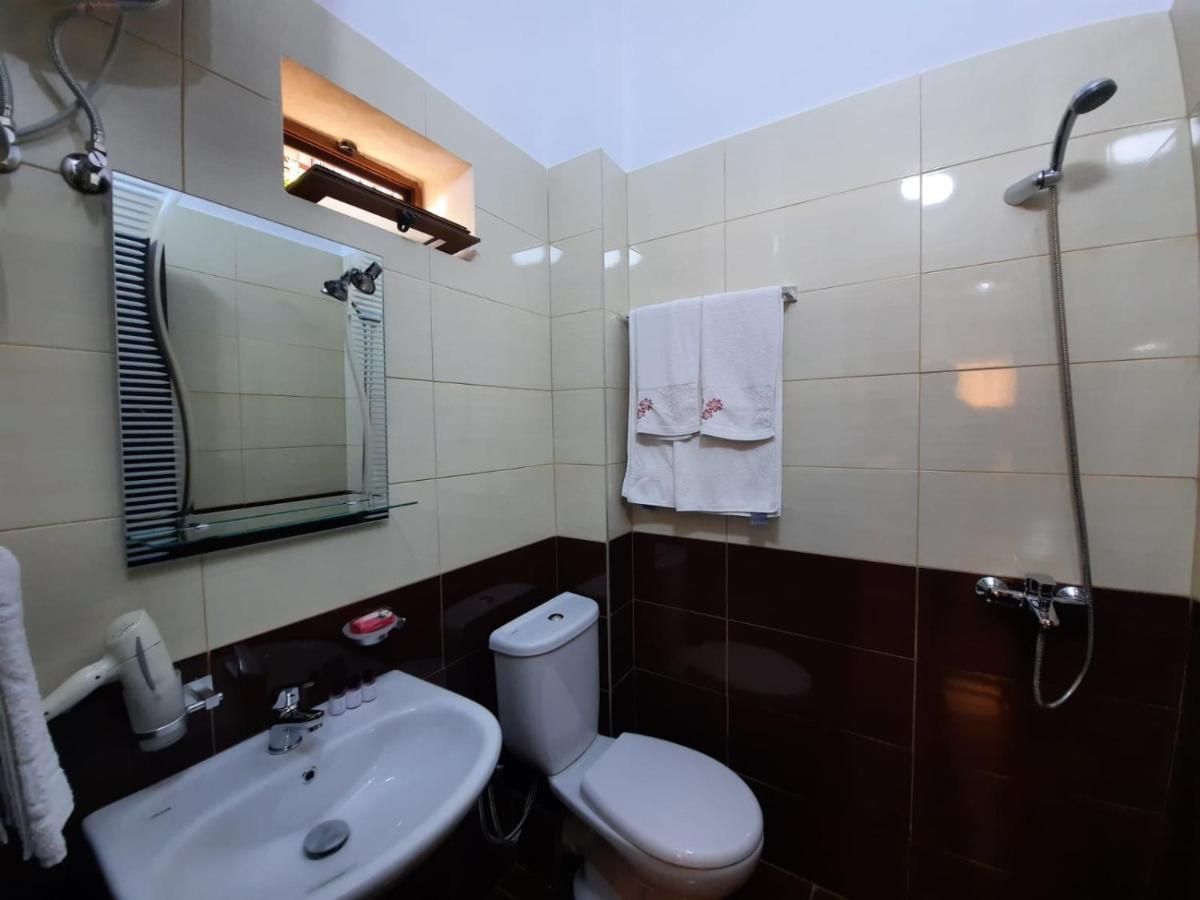 Villa 53 Tirana Buitenkant foto